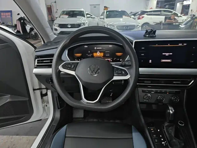 Volkswagen Lavida — Фото автомобиля 10