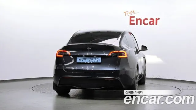 Tesla Model Y — Фото автомобиля 4
