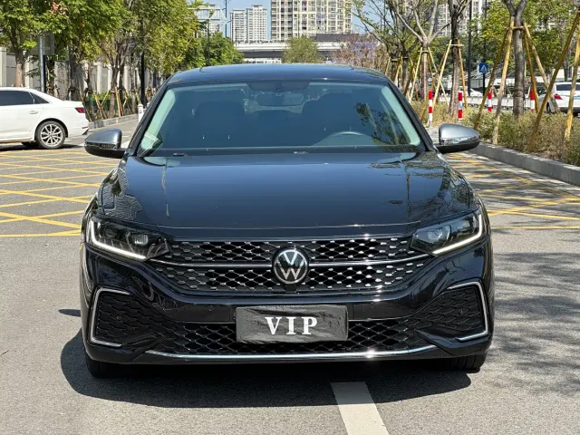 Volkswagen Passat — Фото автомобиля 2