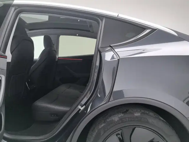 Tesla Model Y — Фото автомобиля 15