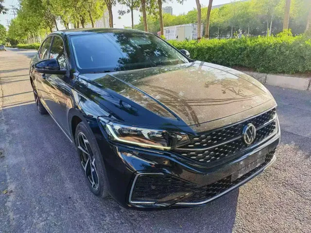 Volkswagen Passat — Фото автомобиля 3