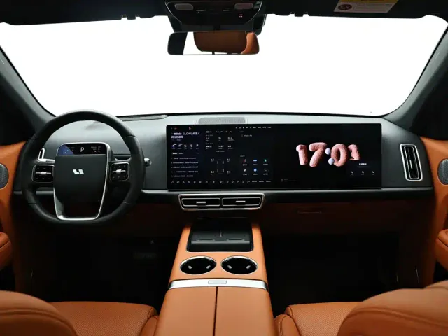 Li Auto L7 — Фото автомобиля 15