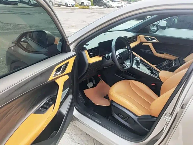 Roewe RX5 — Фото автомобиля 15