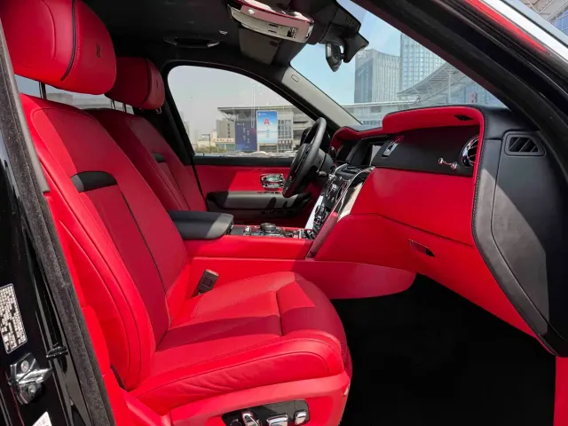 Rolls-Royce Cullinan — Фото автомобиля 15