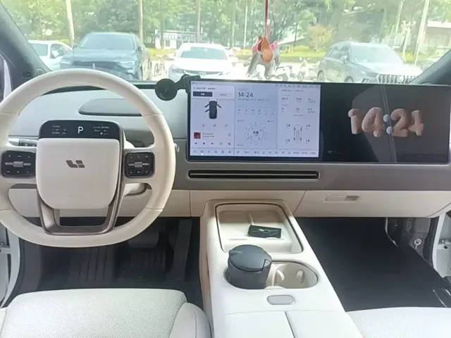 Li Auto Li Auto i6 2025 2WD Base Model — Фото автомобиля 9