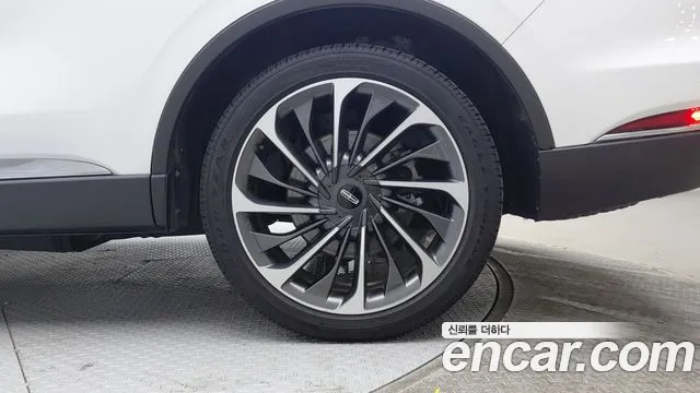 Lincoln Aviator 2nd Gen — Фото автомобиля 4