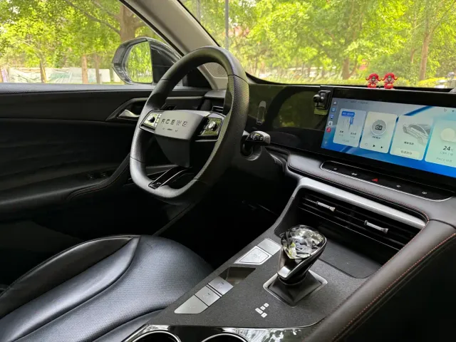 Roewe RX5 — Фото автомобиля 6