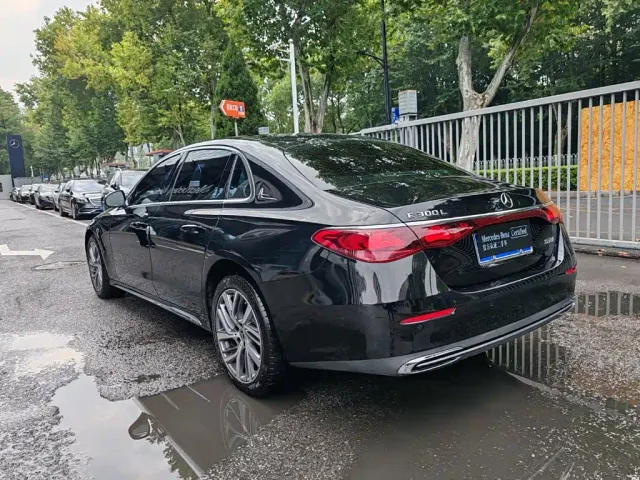 Mercedes-Benz E-Class — Фото автомобиля 4