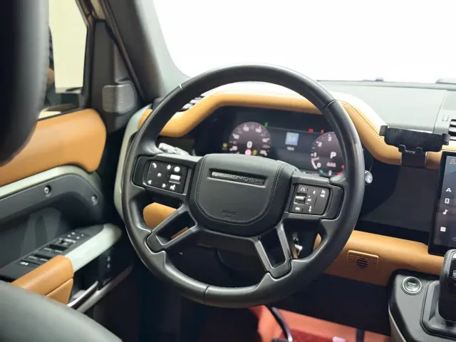 Land Rover Defender — Фото автомобиля 21