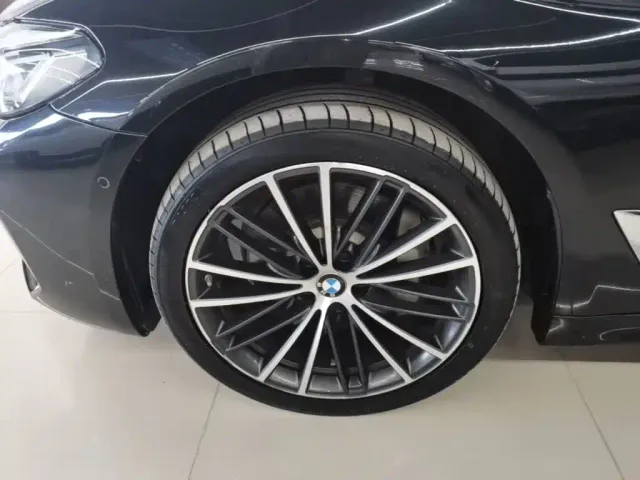 BMW 5 Series — Фото автомобиля 22
