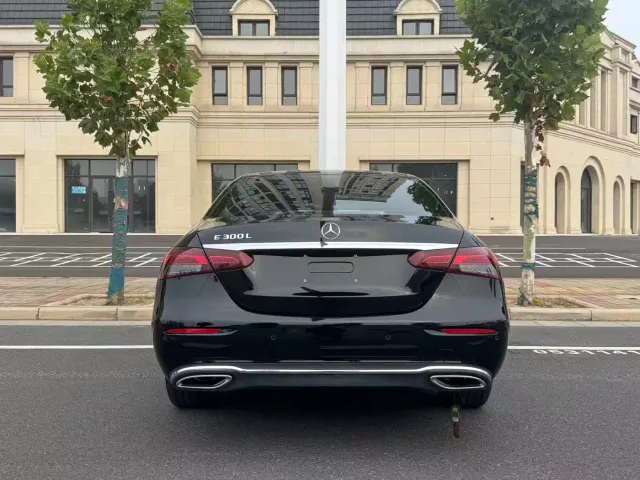 Mercedes-Benz E-Class — Фото автомобиля 11
