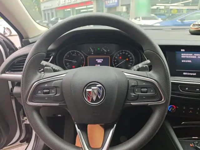Buick Regal — Фото автомобиля 10
