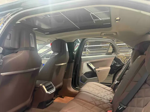 BMW i7 — Фото автомобиля 8