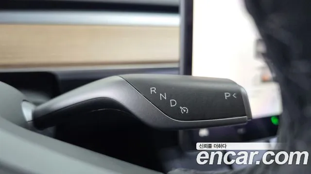 Tesla Model Y — Фото автомобиля 12