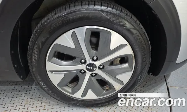 Kia Niro — Фото автомобиля 6