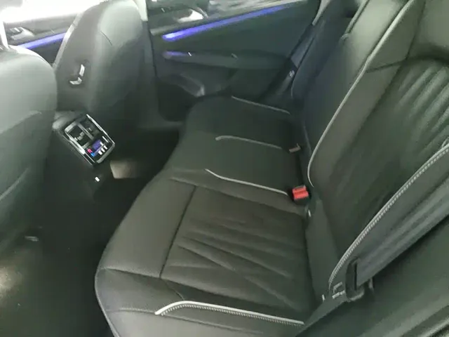 Volkswagen Passat — Фото автомобиля 16