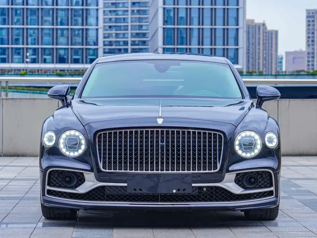 Bentley Flying Spur — Фото автомобиля 3