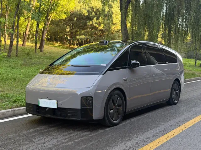 Фотография автомобиля — Li Auto MEGA