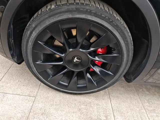 Tesla Model Y — Фото автомобиля 22