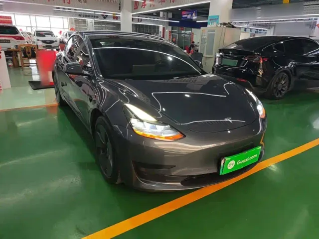 Tesla Model 3 — Фото автомобиля 3