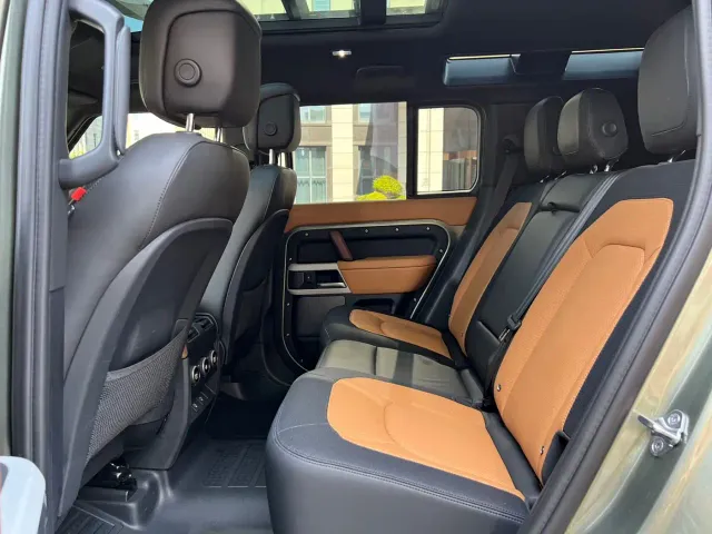 Land Rover Defender — Фото автомобиля 5