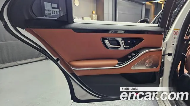 Mercedes-Benz S-Class — Фото автомобиля 24