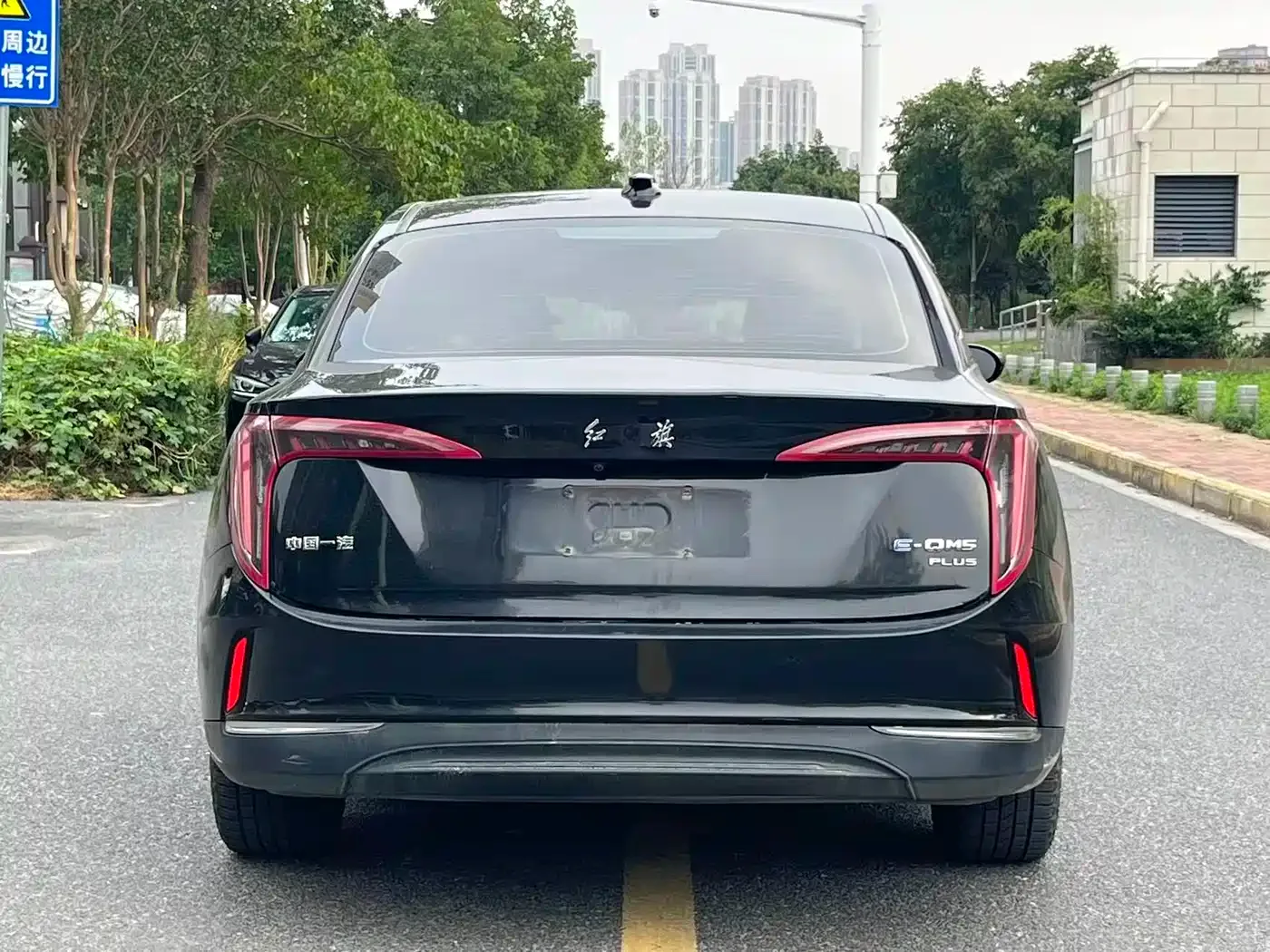 Hongqi Hongqi E-QM5 2022 431km Charging Enjoyment Edition — Фото автомобиля 5