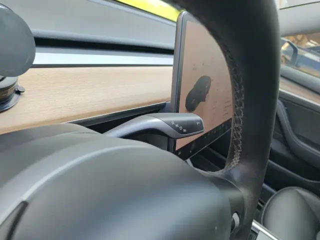 Tesla Model 3 — Фото автомобиля 13