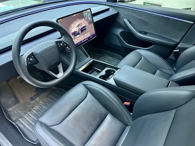 Tesla Model 3 — Фото автомобиля 5