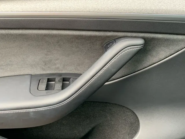 Tesla Model Y — Фото автомобиля 22