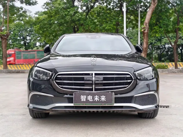 Mercedes-Benz E-Class — Фото автомобиля 2