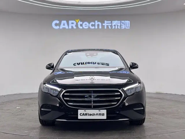Mercedes-Benz E-Class — Фото автомобиля 3