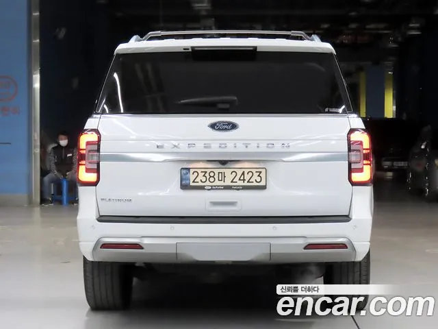 Ford Expedition — Фото автомобиля 4