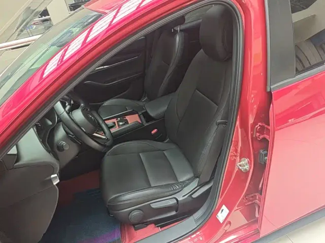Mazda Axela — Фото автомобиля 14