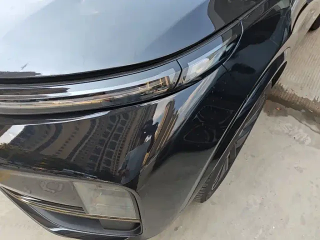 Li Auto L8 — Фото автомобиля 16