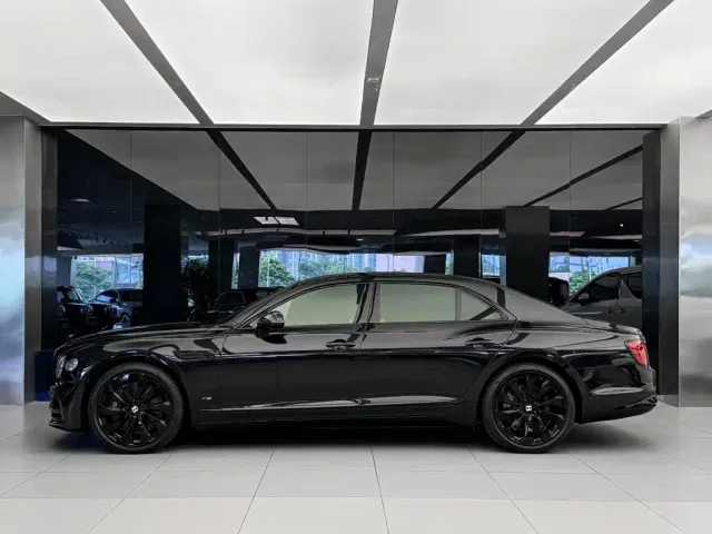 Bentley Flying Spur — Фото автомобиля 3