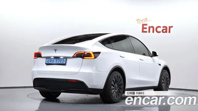 Tesla Model Y — Фото автомобиля 2