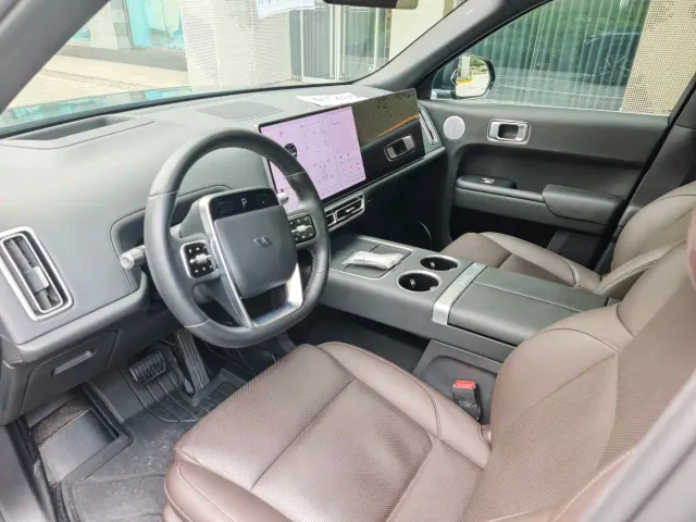 Li Auto L8 — Фото автомобиля 9