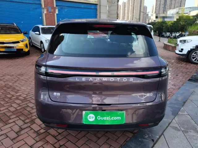 Leapmotor B10 — Фото автомобиля 5