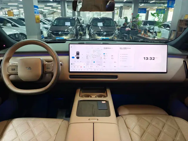 Li Auto L9 — Фото автомобиля 4