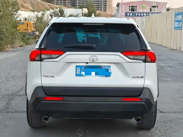 Toyota RAV4 — Фото автомобиля 5