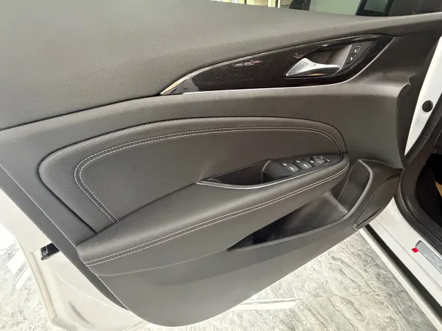 Buick Regal — Фото автомобиля 9