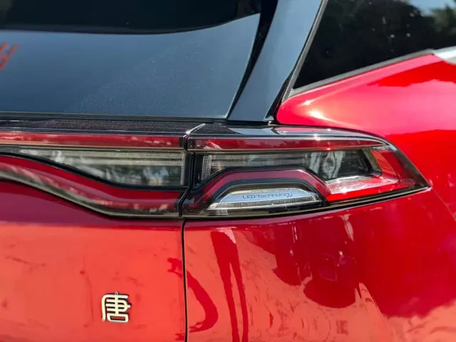 BYD Tang — Фото автомобиля 8