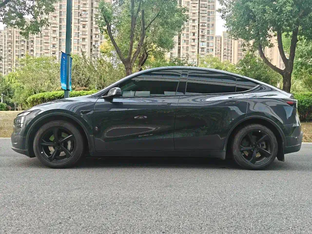 Tesla Model Y — Фото автомобиля 7