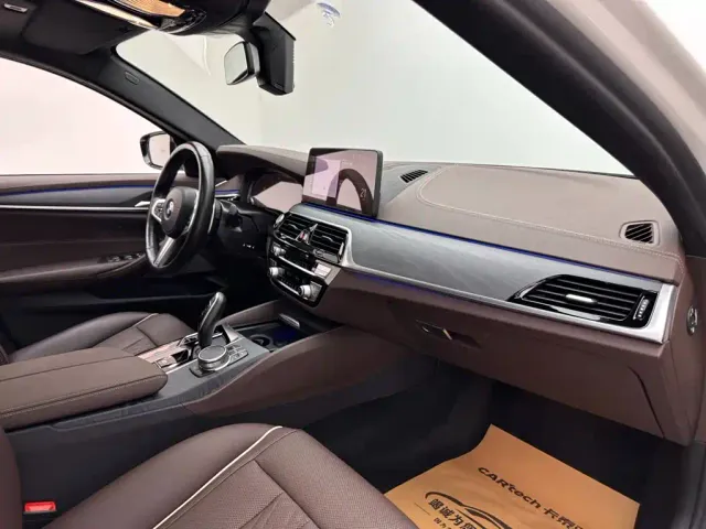 BMW 5 Series — Фото автомобиля 11