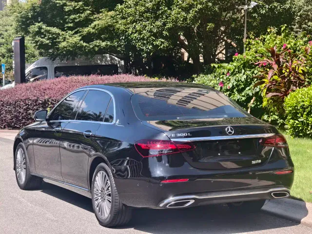 Mercedes-Benz E-Class — Фото автомобиля 5