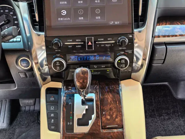 Toyota Alphard — Фото автомобиля 8