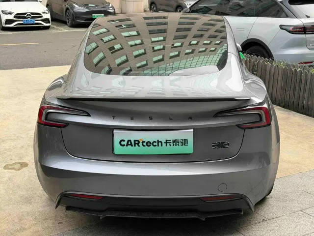 Tesla Model 3 — Фото автомобиля 4