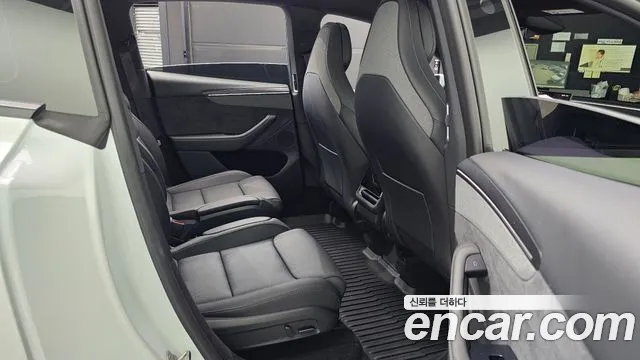 Tesla Model Y — Фото автомобиля 15
