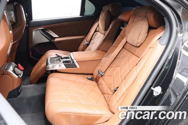 BMW 7-Series 7 серия (G70) 740i xDrive M Sport — Фото автомобиля 7